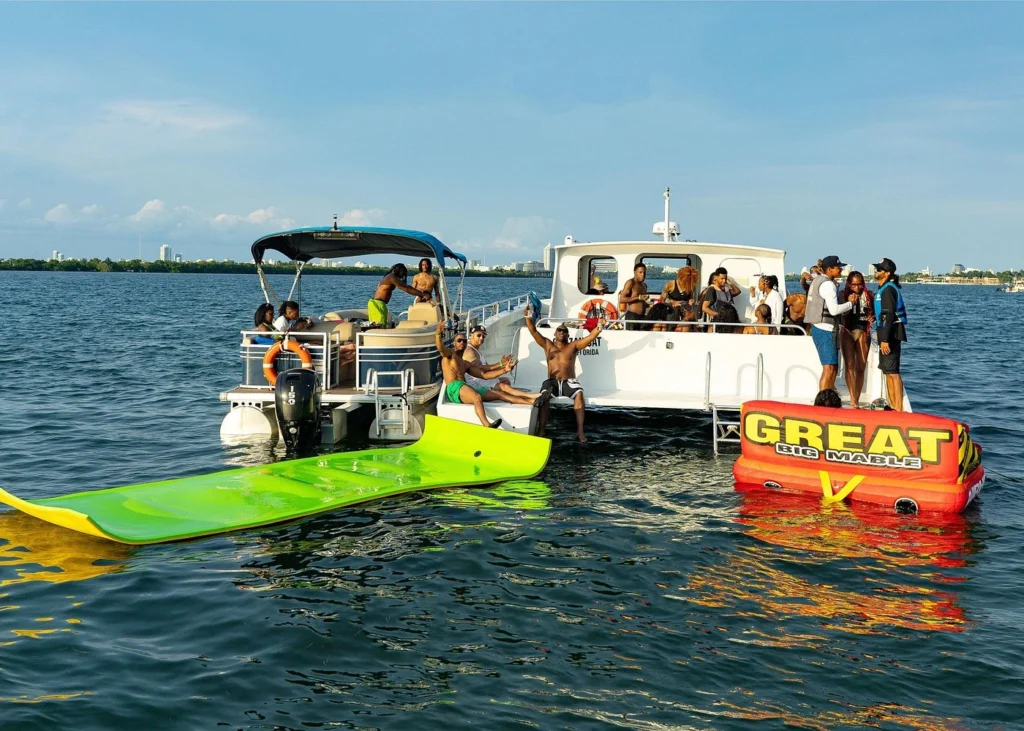 party boat Miamia with open bar