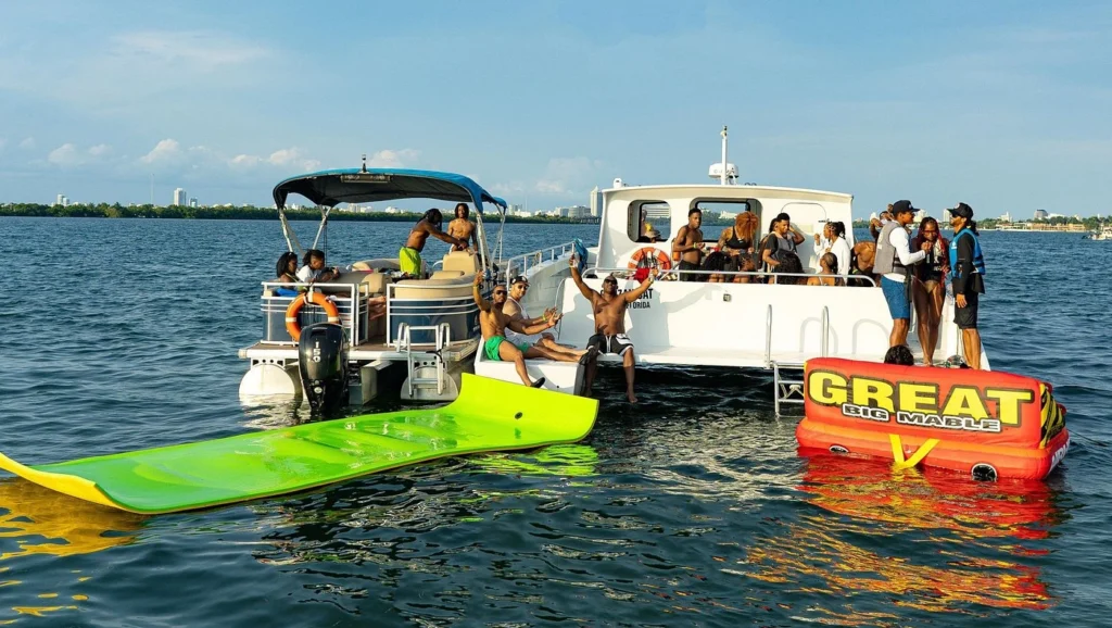 party boat Miamia with open bar