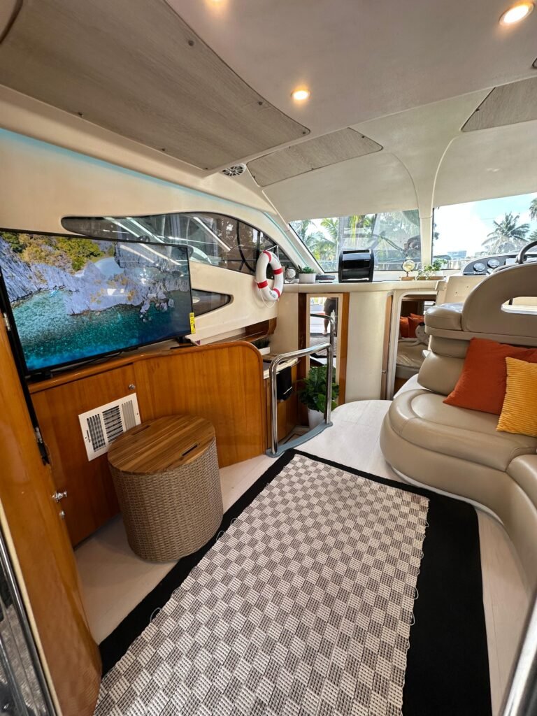 best place to rent a yacht in Miami