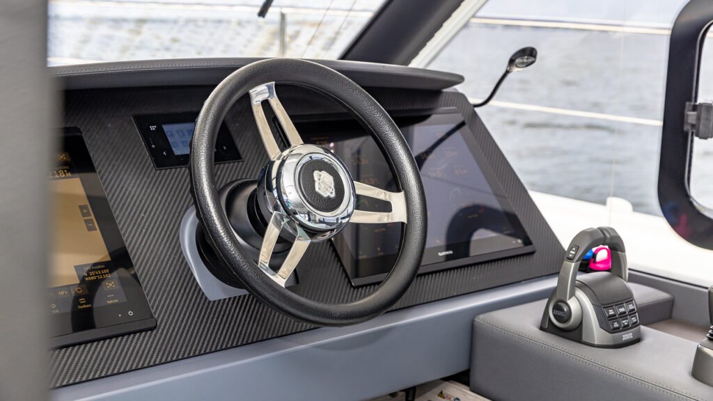 yate de motor privado